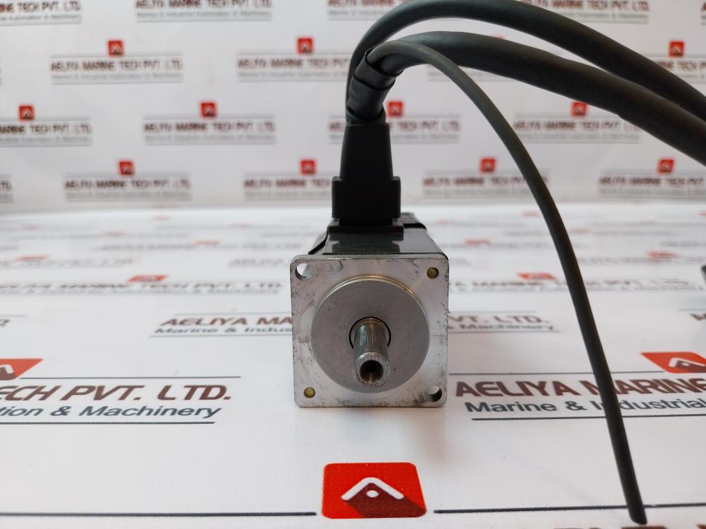 Mitsubishi Electric Hc-mfs13-s13 Ac Servo Motor 3Ac 105V 0.9A