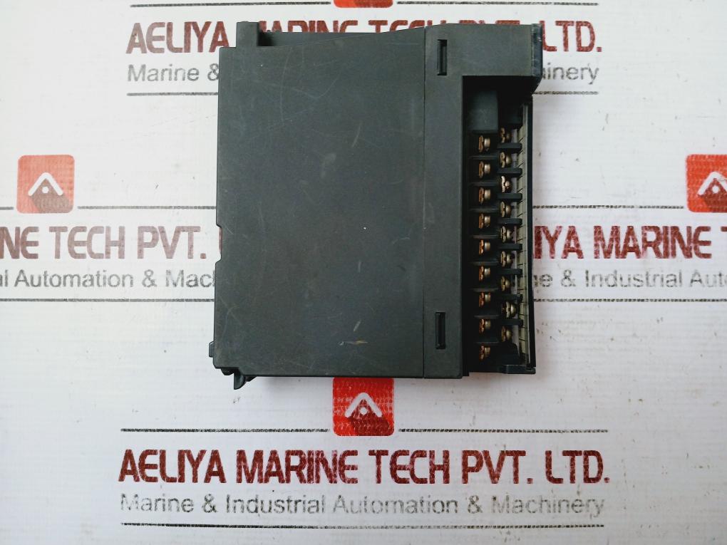 Mitsubishi Electric Qy10 Plc Q Series Output Module 240V Ac/24V Dc 2A