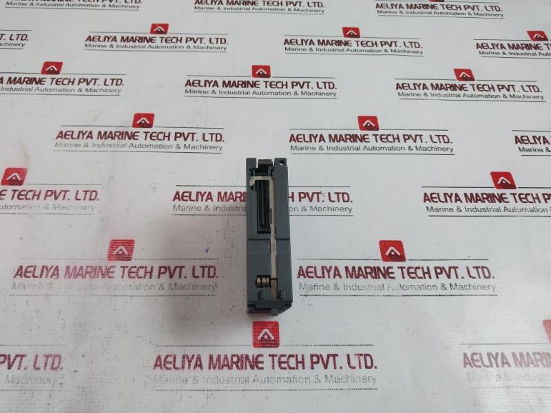 Mitsubishi Electric Qy10 Output Unit 24Vdc 2A 240Vac 2A