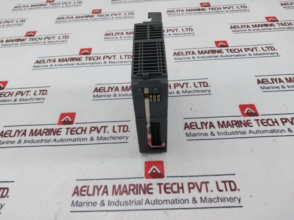 Mitsubishi Electric Qy22 Plc Q Series Output Module 100-240Vac 0.6A