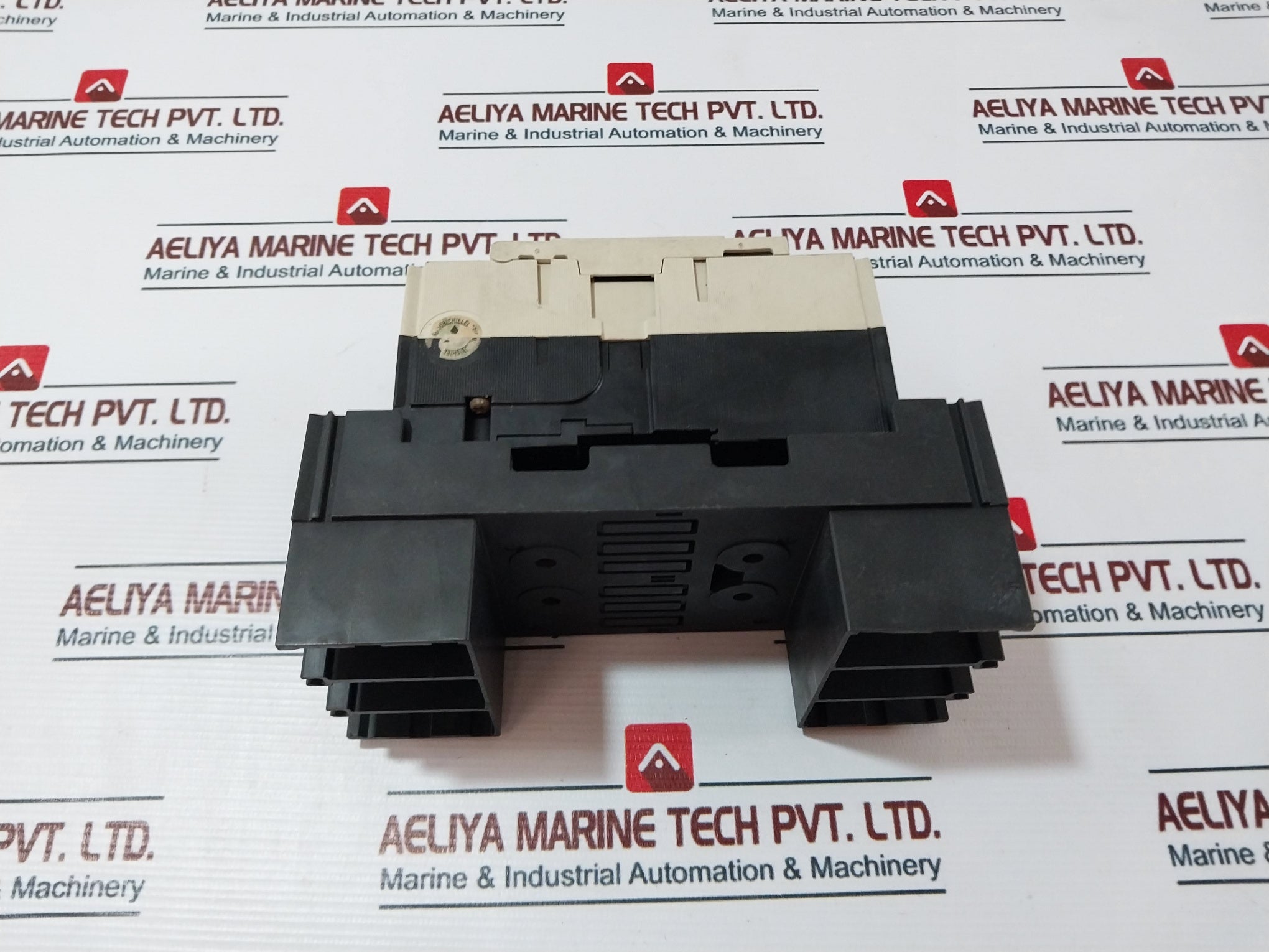 Mitsubishi Nf63-sv 3 Pole Circuit Breaker 60A Ac200V 14Ka