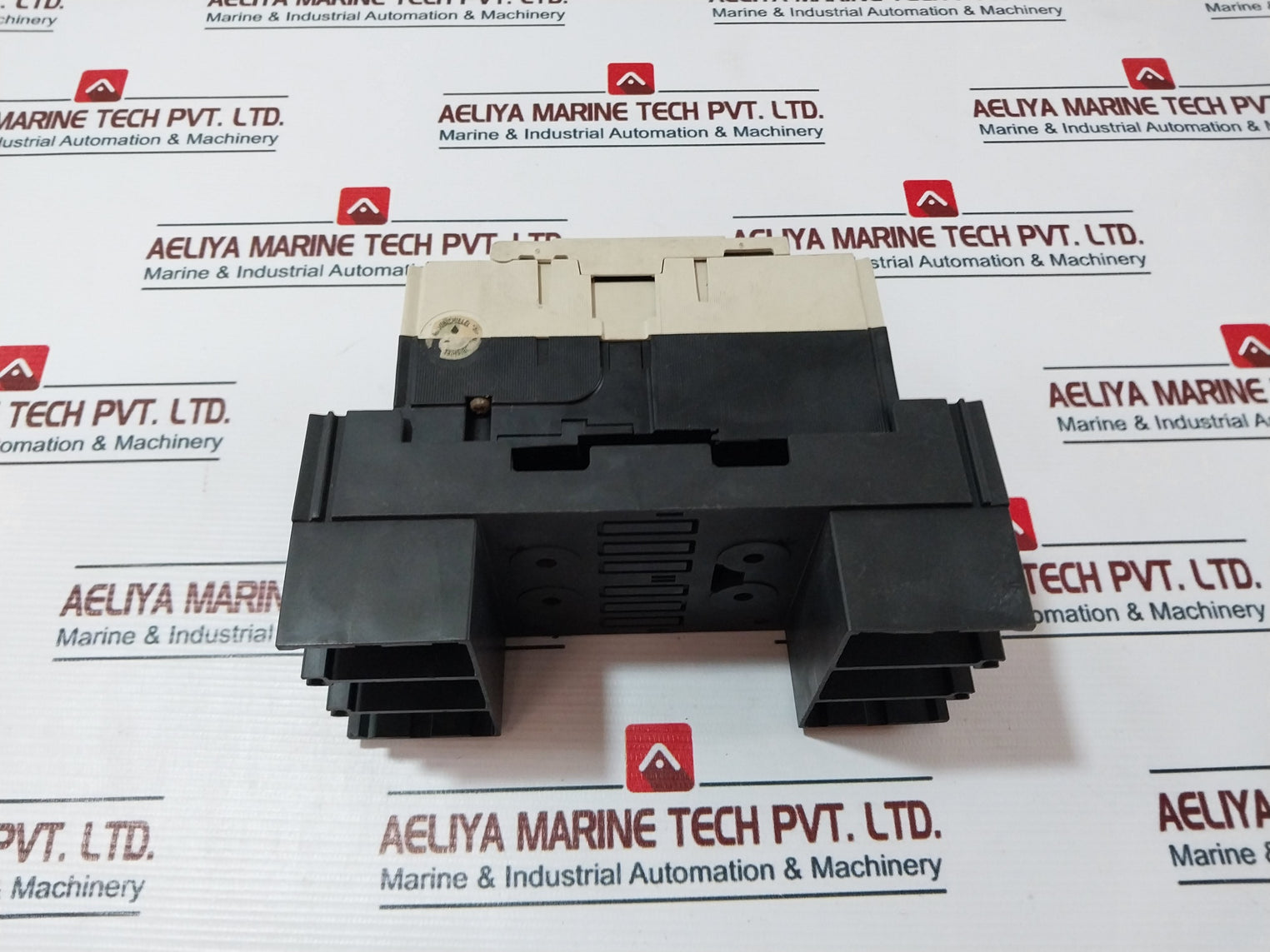 Mitsubishi Nf63-sv 3 Pole Circuit Breaker 60A Ac200V 14Ka