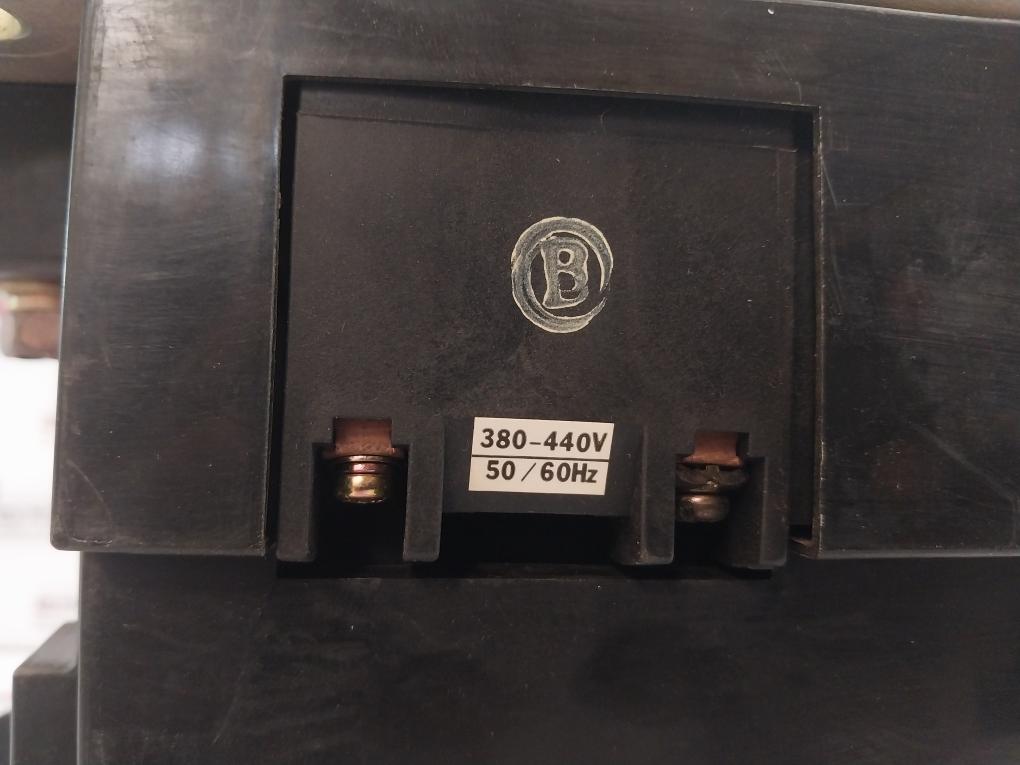 Mitsubishi S-n600 Magnetic Contactor 660A 50/60Hz