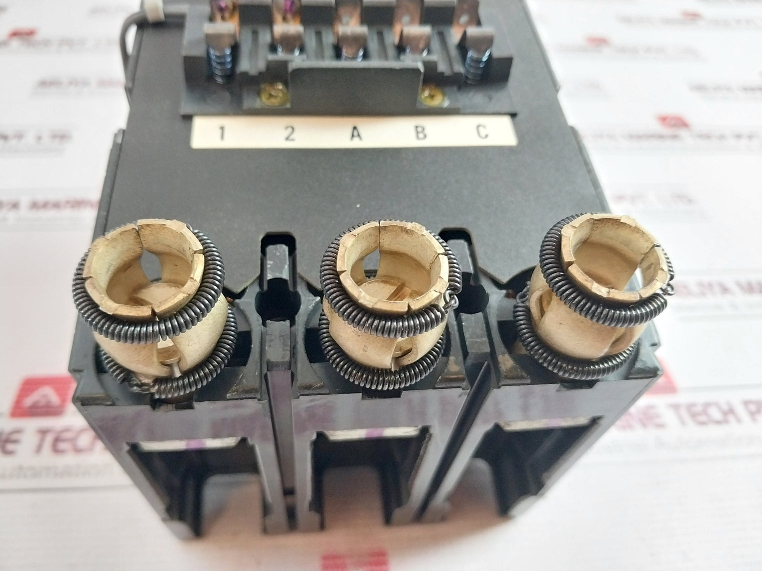 Mitsubishi Nf225-sh 3 Pole No-fuse Circuit Breaker 200 A 380-450v 50/60hz