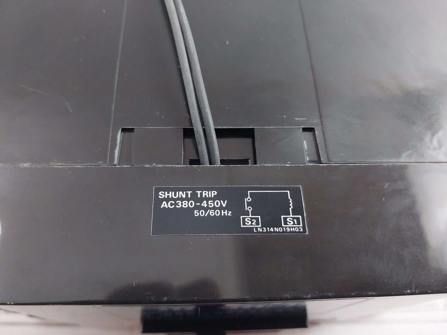 Mitsubishi Nf225-sh 3 Pole No-fuse Circuit Breaker 200 A 380-450v 50/60hz