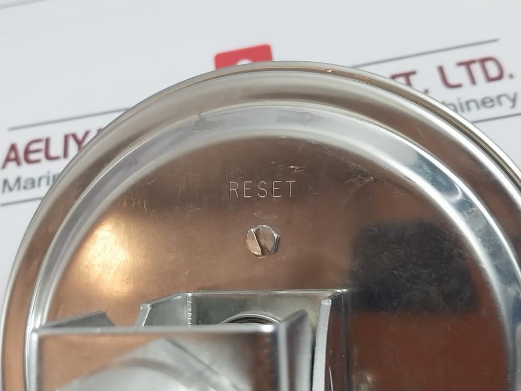 Moeller 5900 S-9 Bimetal Thermometer 0 To 200F 2Subd