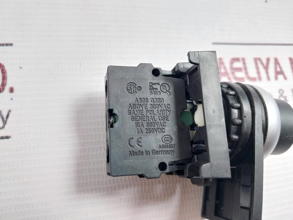 Moeller M22-k10 Key-operated Selector Switch Iec/En 60947 6Kv 500V