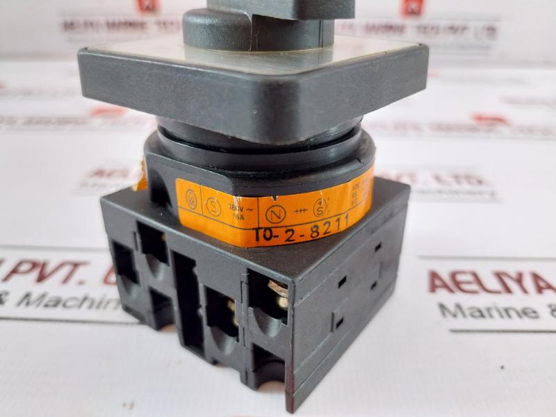 Moeller T0-2-8211 Changeover Switch 380V 16A 14A 600V Ac