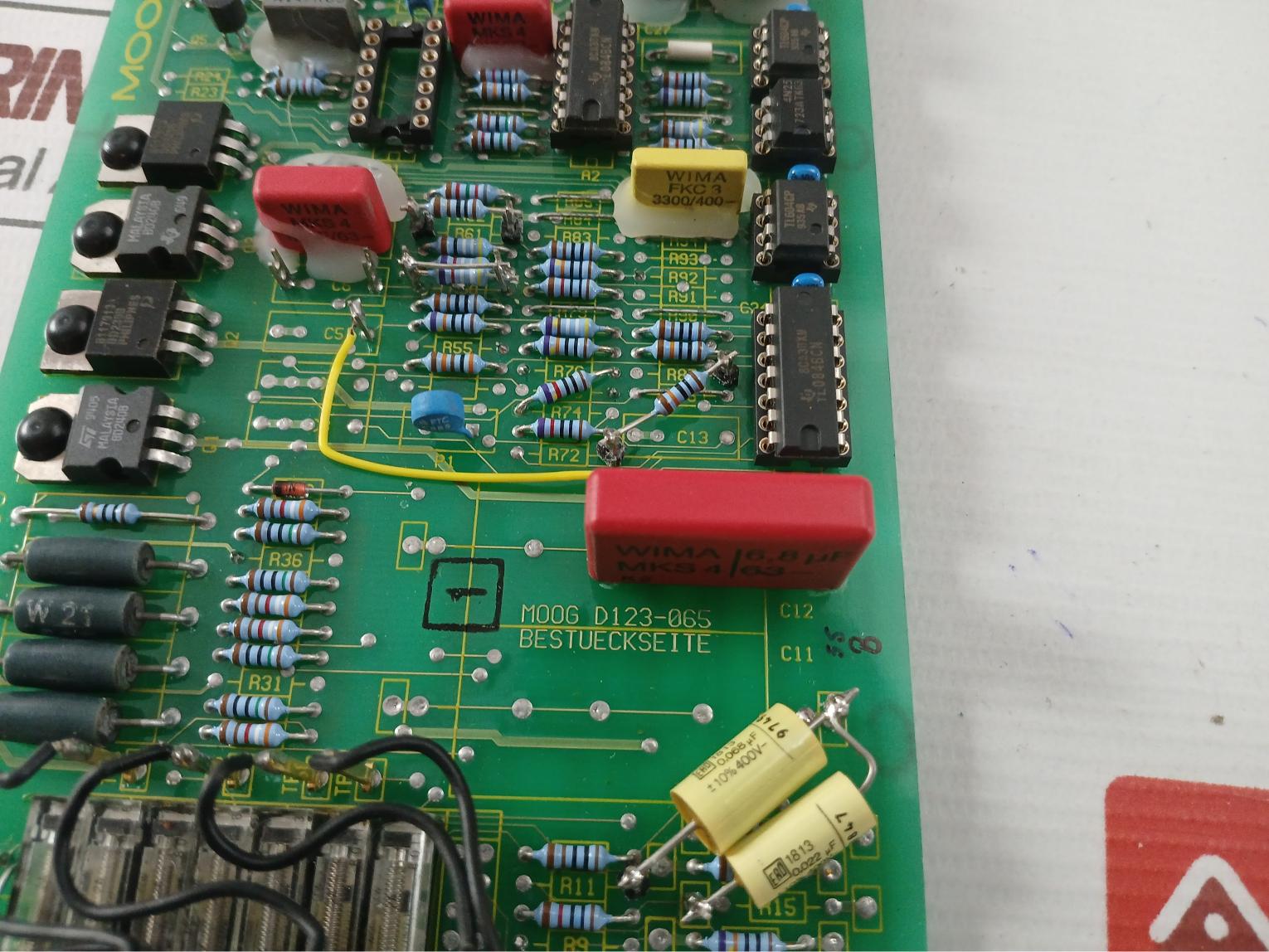 Moog D123F065-a031