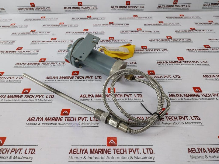 Moore 5477-c 8f 33c Nullmatic Temperature Transmitter Use 20 Psi