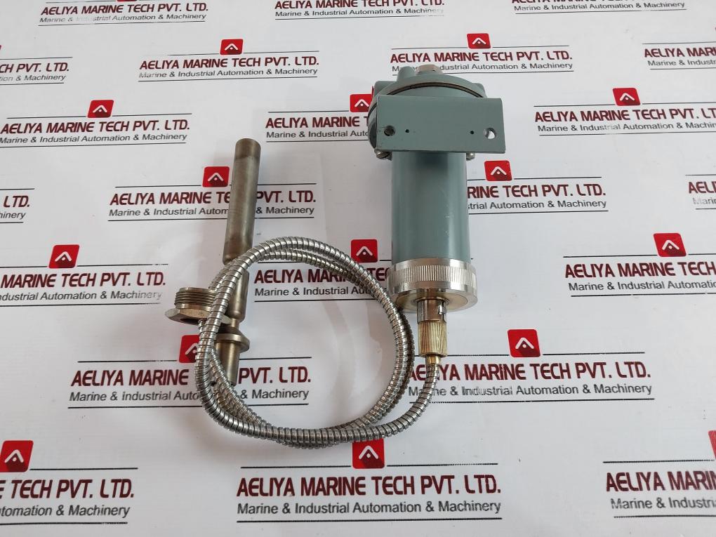 Moore Products 33A Nullmatic Thermometer Temperature Transmitter