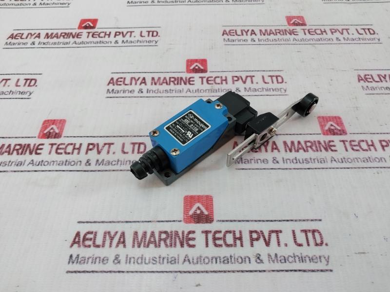 Moujen Me 8108 Mini Limit Micro Switch 5A 250V Ac, 0.4A 115V.Dc