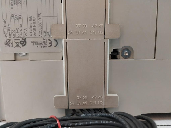 Moulded Case Circuit Breaker Breaking With Accessories Abb Sace Tmax T4V 250