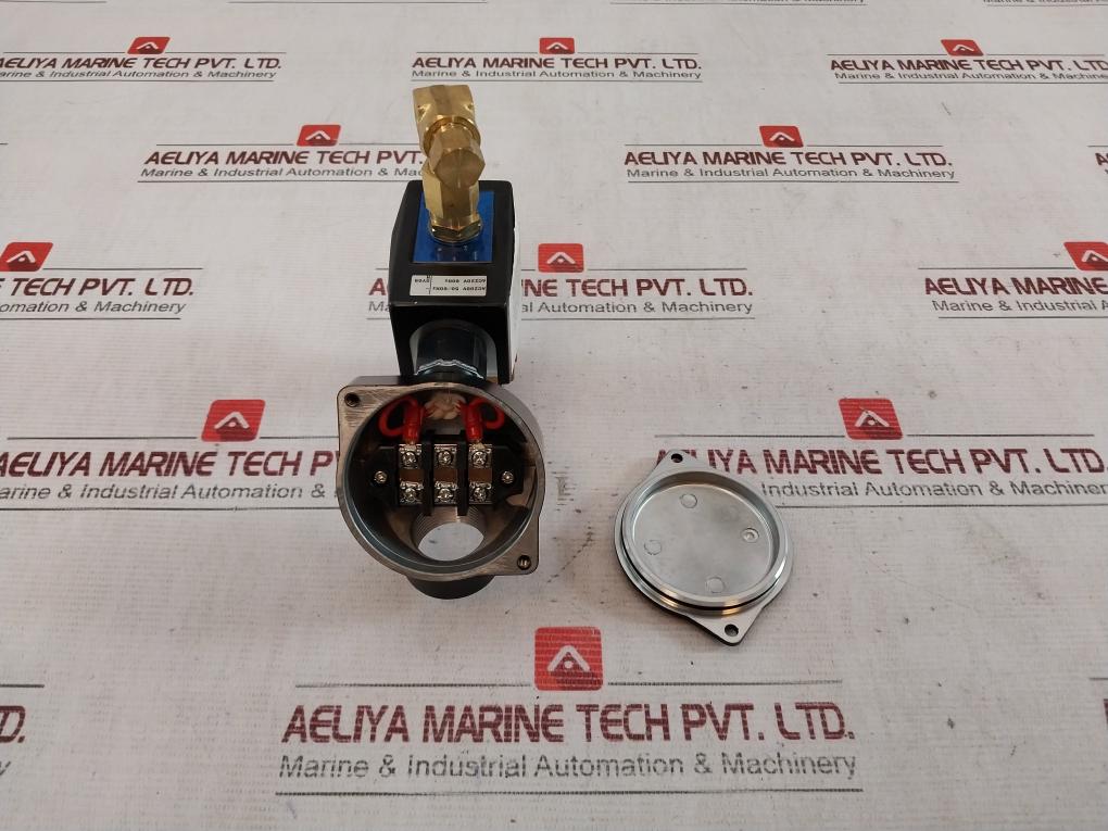 Nakakita Seisakusho Ns648 002B 3 Way Solenoid Valve Ac200V 50/60Hz M2015