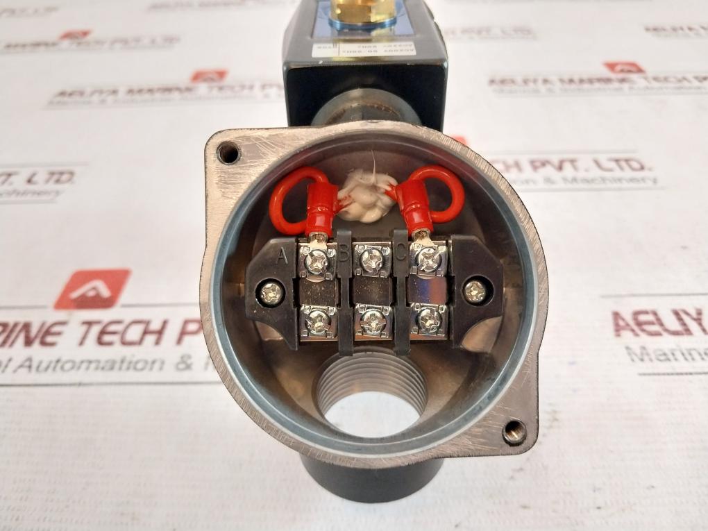 Nakakita Seisakusho Ns648 002B 3 Way Solenoid Valve Ac200V 50/60Hz M2015