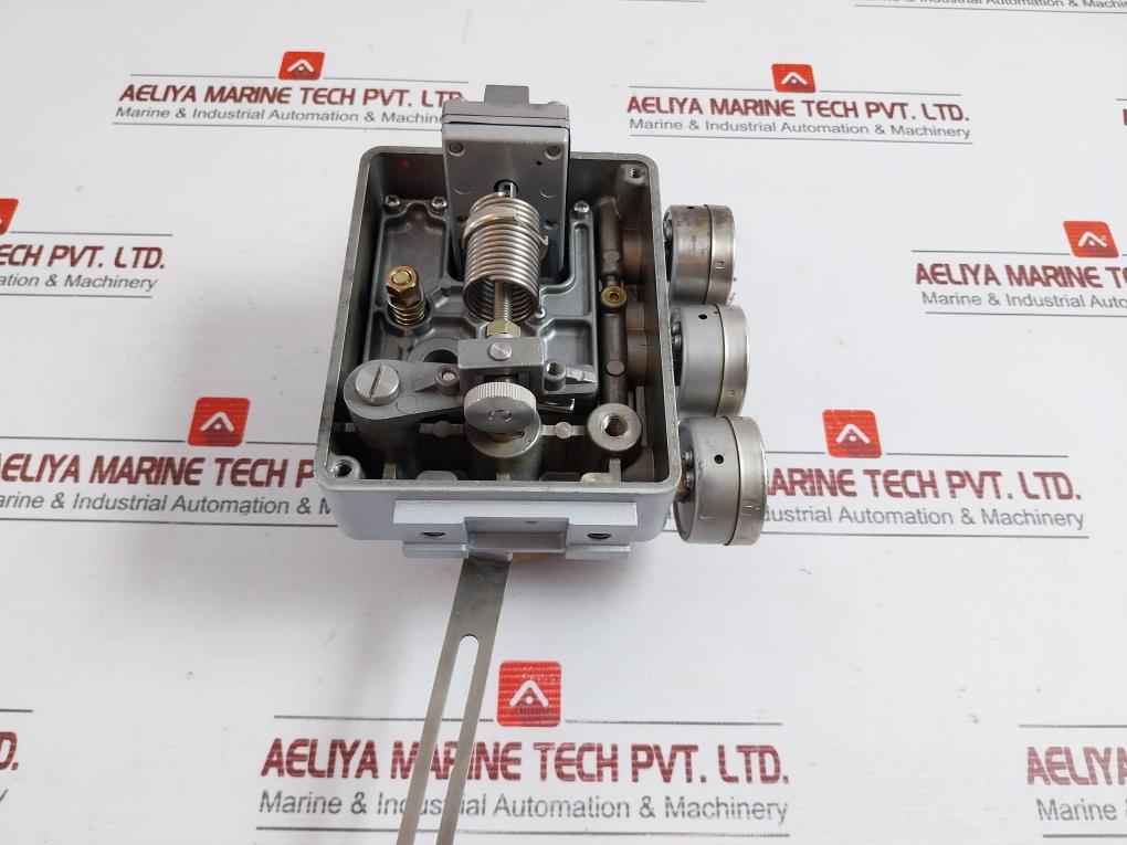 Nakakita Seisakusho Positioner 0.2-1.0 Kgf/Cm2 Part No: Ns737S-d