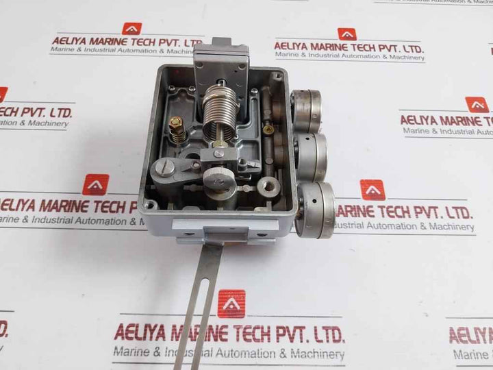 Nakakita Seisakusho Positioner 0.2-1.0 Kgf/Cm2 Part No: Ns737S-d
