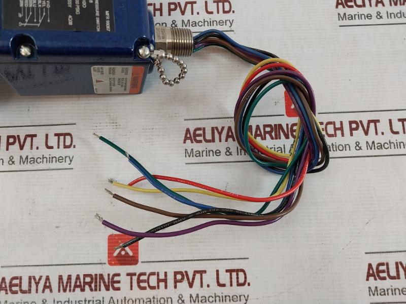 Neo-dyn 142P 142P82Cc6418 Adjustable Pressure Switch 0.5-5 Psi Ip66 057-0771