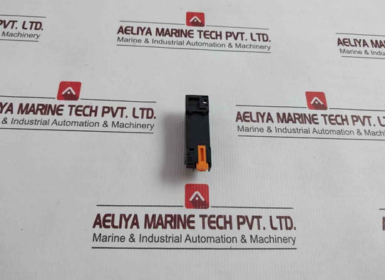 O/E/N 37-9900-200 Relay Socket