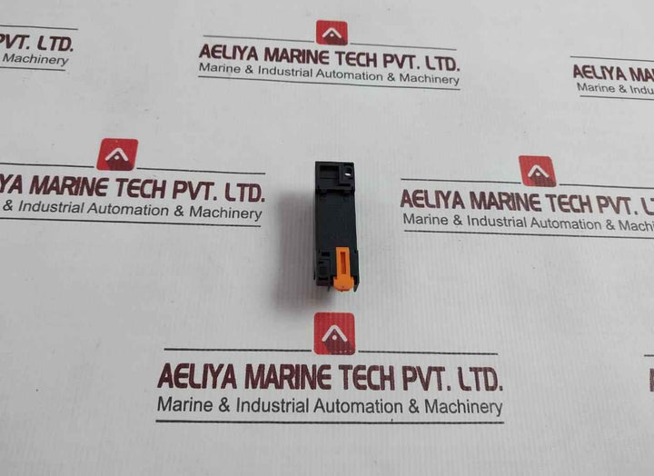O/E/N 37-9900-200 Relay Socket