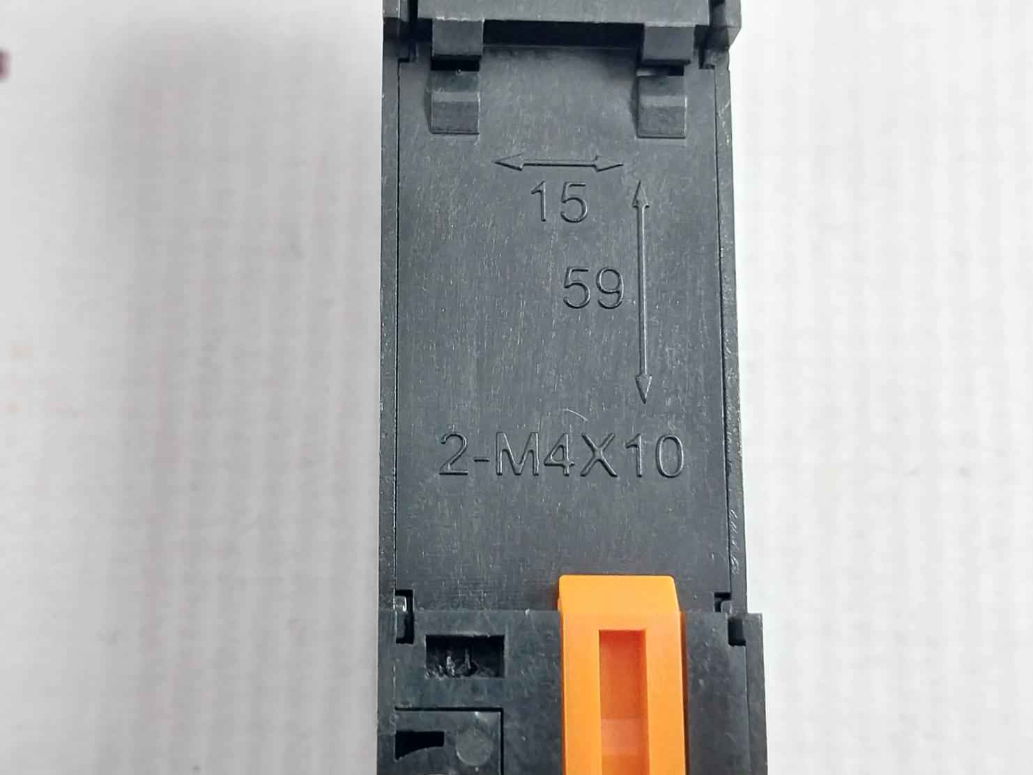O/E/N 37-9900-200 Relay Socket
