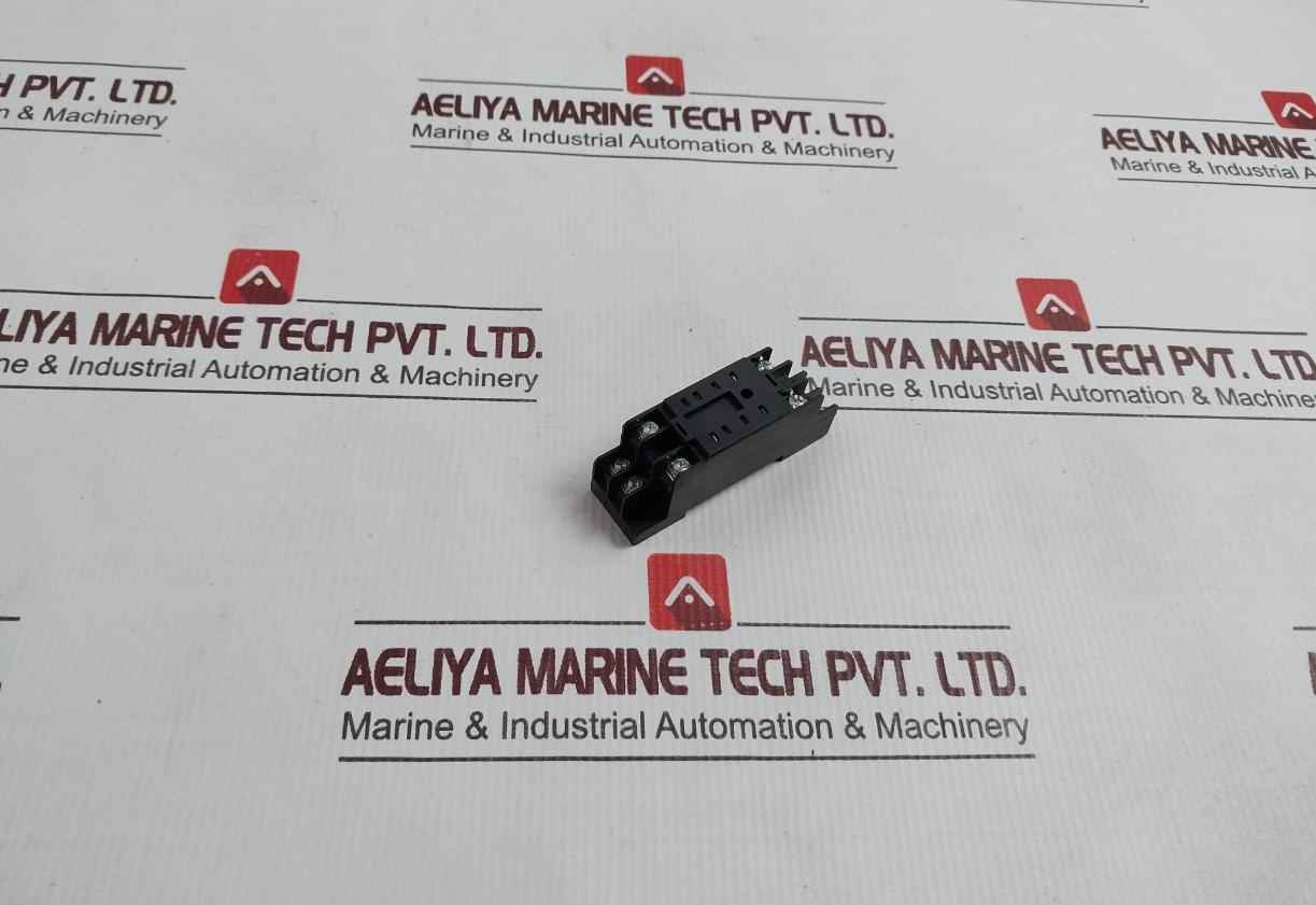 O/E/N 37-9900-200 Relay Socket