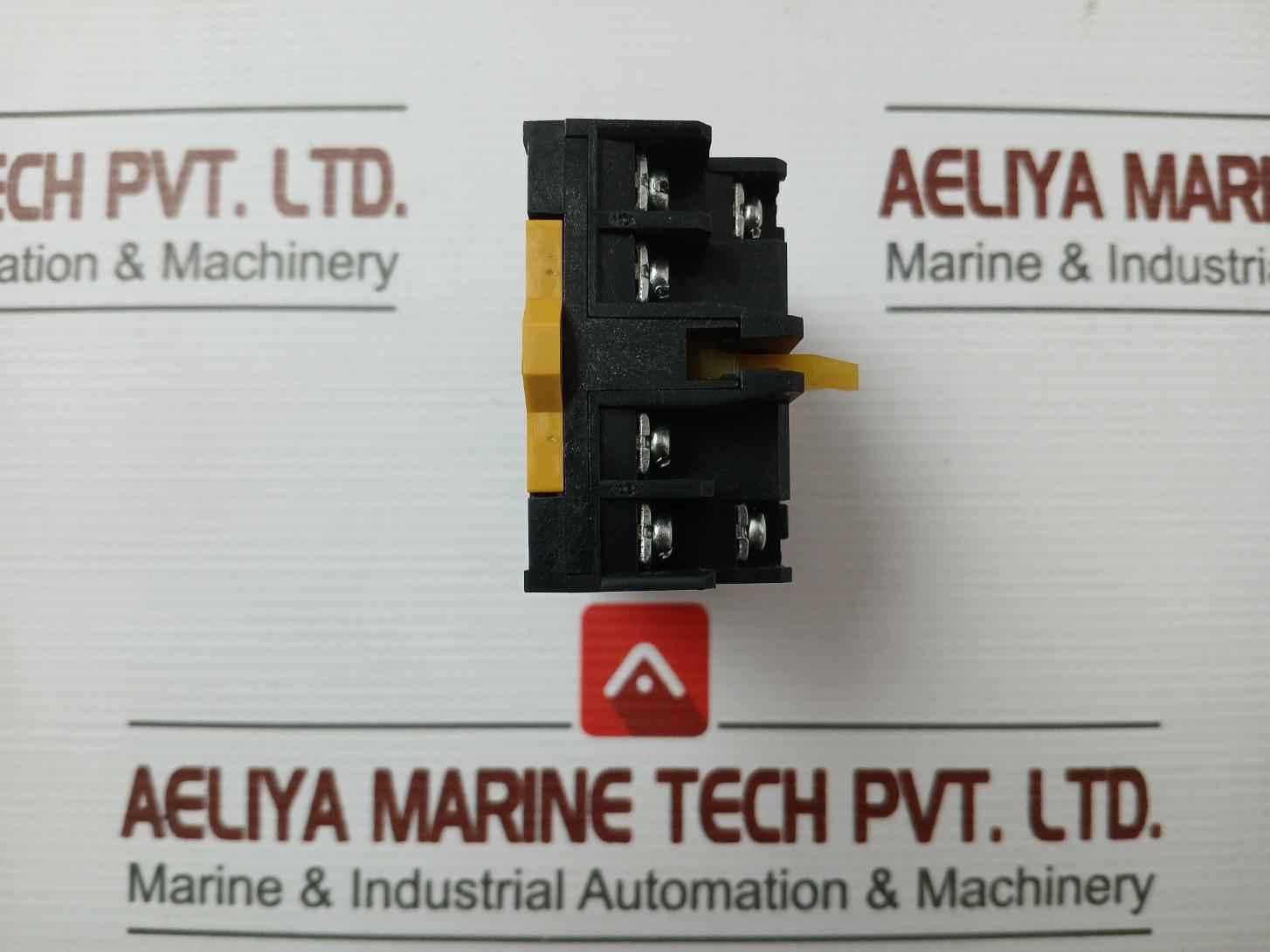 Omron 10A 250Vac Relay Socket Part No: P2Cf-11