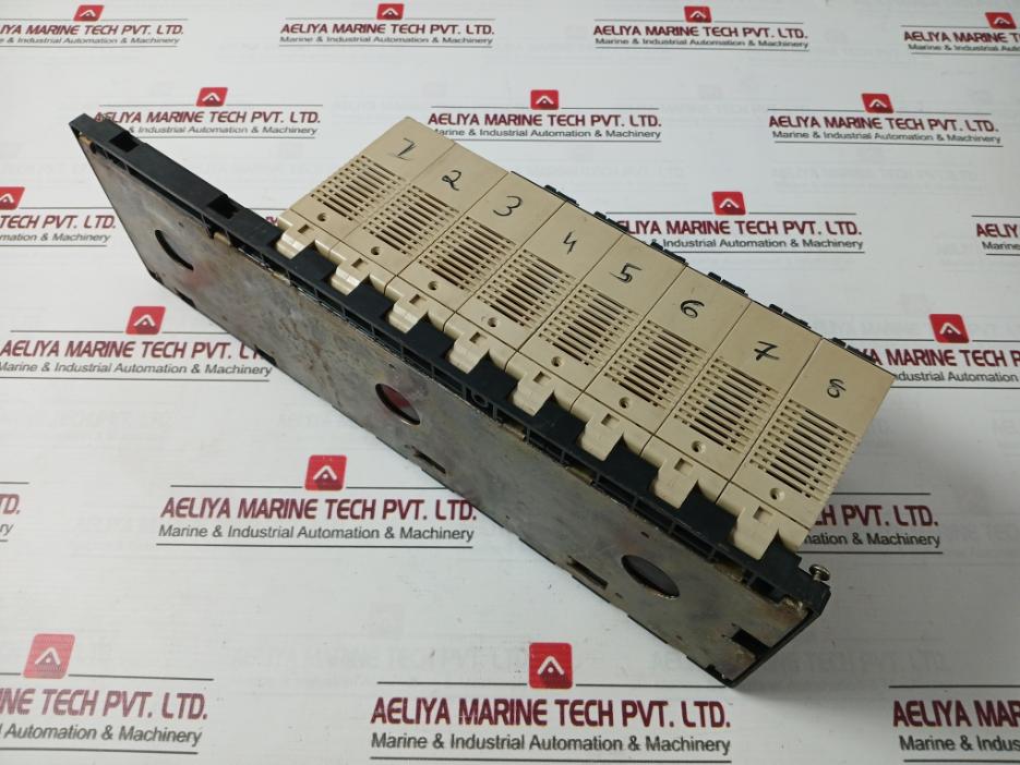 Omron C200H-oc222 Output Unit 250Vac/24Vdc 2A/Point