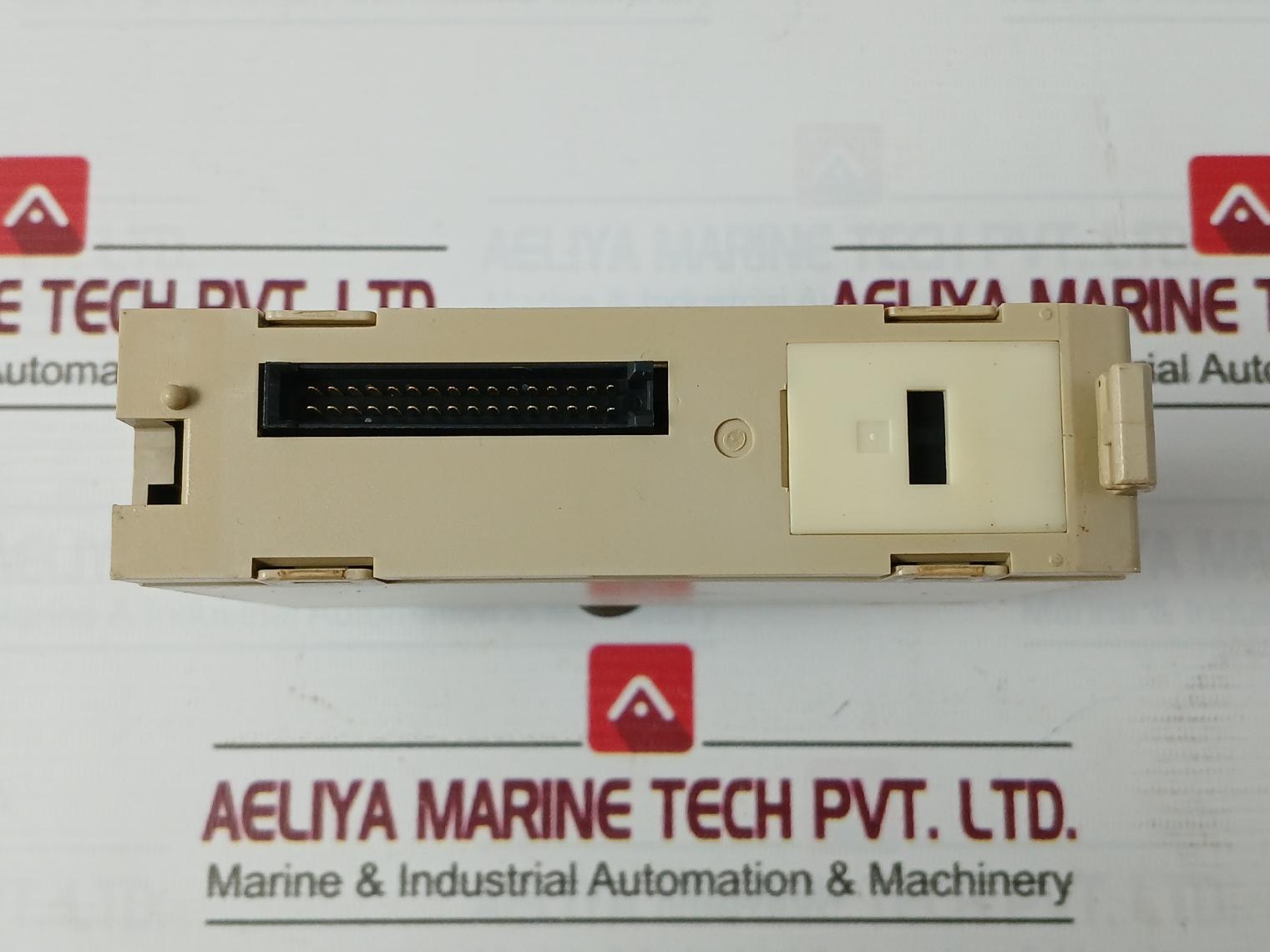 Omron C200H-oc222 Output Unit 250Vac/24Vdc 2A/Point