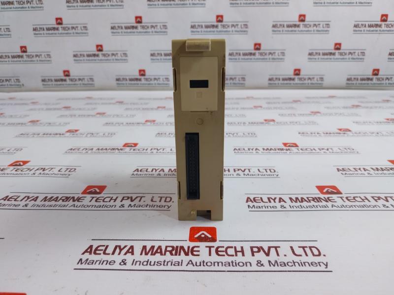 Omron C200H-oc222 Output Unit 250Vac/24Vdc 2A/Point 8A/Unit