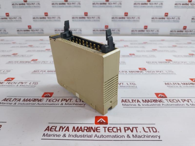 Omron C200H-oc222 Output Unit 250Vac/24Vdc 2A/Point 8A/Unit