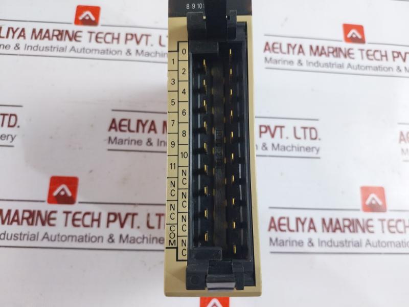 Omron C200H-oc222 Output Unit 250Vac/24Vdc 2A/Point 8A/Unit