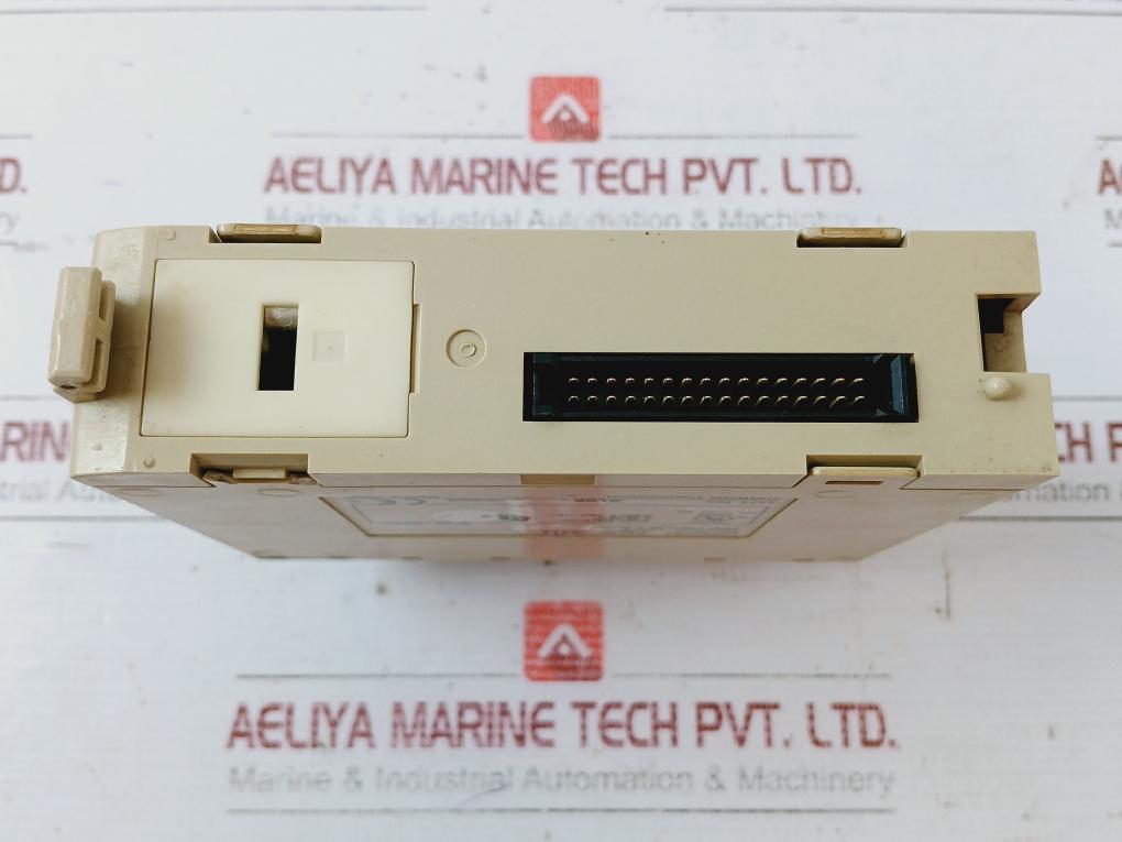 Omron C200H-od212 Plc Output Unit 24Vdc, 0.3A/Point