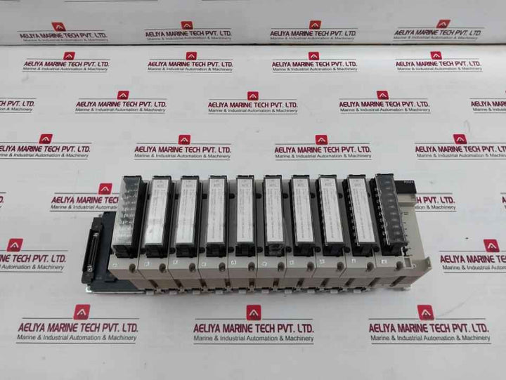 Omron C200Hw-pd024 Power Supply Unit W/ Output Module Cs1W-oc211 24Vdc 50W