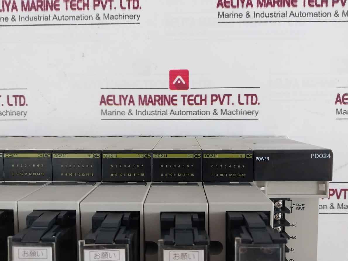 Omron C200Hw-pd024 Power Supply Unit W/ Output Module Cs1W-oc211 24Vdc 50W