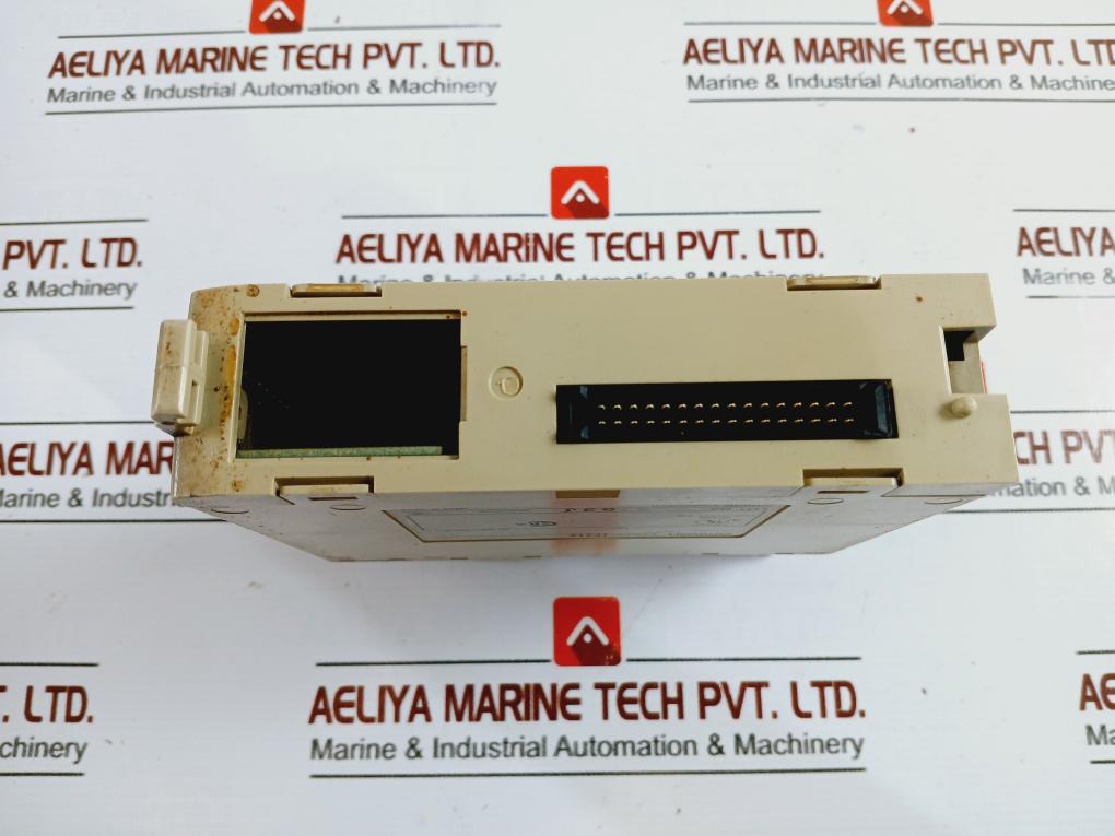 Omron C200H-id212 Input Module 24Vdc 7 Ma