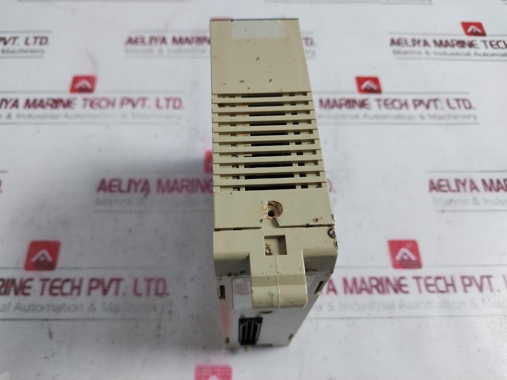 Omron C200h-od211 Output Unit Module 24vdc Class 2 0.3a/point