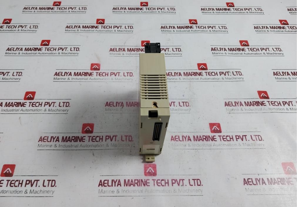 Omron C200h-od211 Output Unit Module 24vdc Class 2 0.3a/point