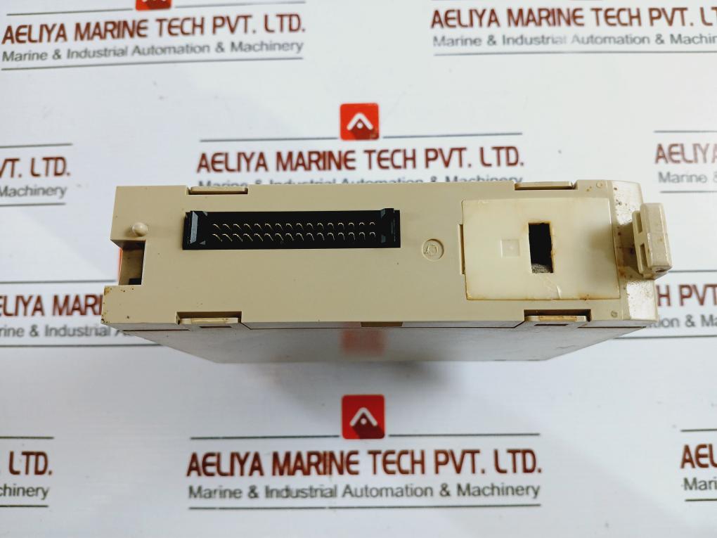 Omron C200H-OD212 Output Module 24VDC Resistive 0.3A/point 4.8A/Unit