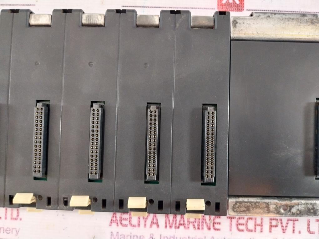 Omron C200HW-BC101 Base Unit Used