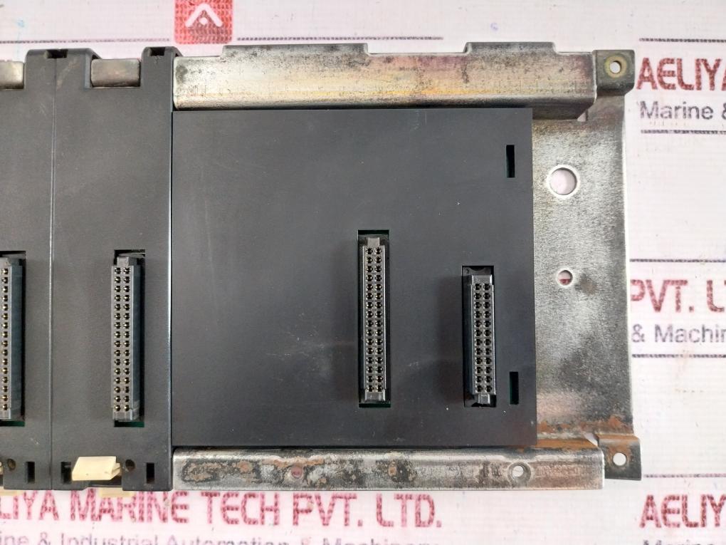 Omron C200HW-BC101 Base Unit Used