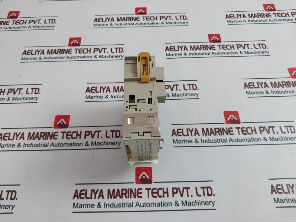 Omron Cj1W-id211 Plc Input Unit 24V Dc 7Ma