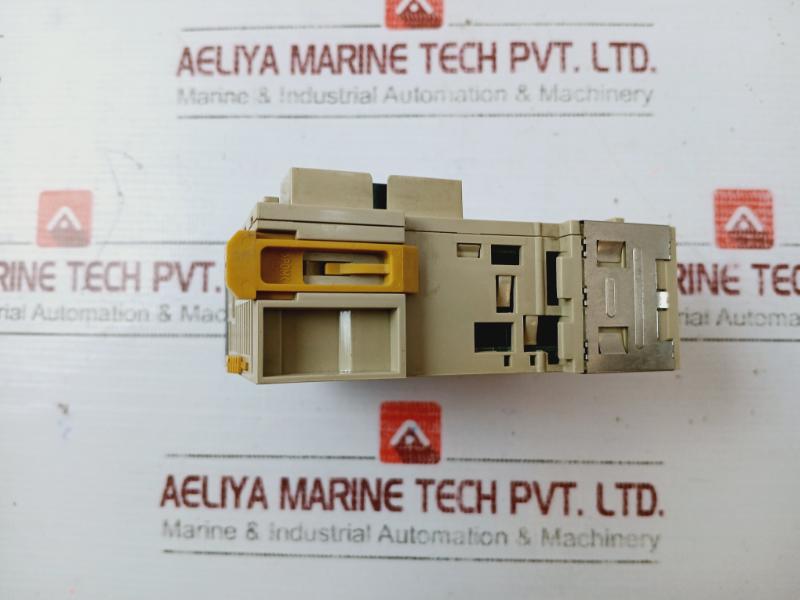Omron Cj1W-md233 Plc Input Output Unit 24V Dc 7.0Ma