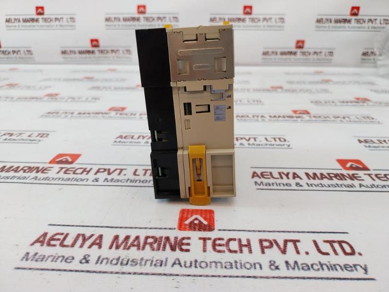 Omron Cj1W-od211 Output Unit Dc24V 0.5A 0D-507-18P/Od-507-18P