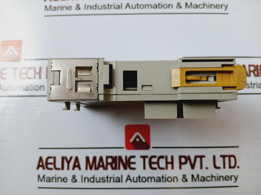Omron Cj1W-od231 Transistor Output Module 24V Dc 0.5A