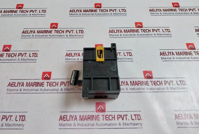 Omron Cp1w-8er Output Unit 24vdc 250vac 2a/p 4a/c 8a/u