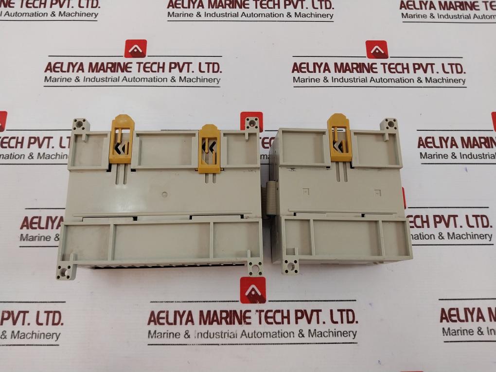 Omron Cpm2a-30cdr-d Sysmac Programmable Controller W/ Mad11 24vdc 20w