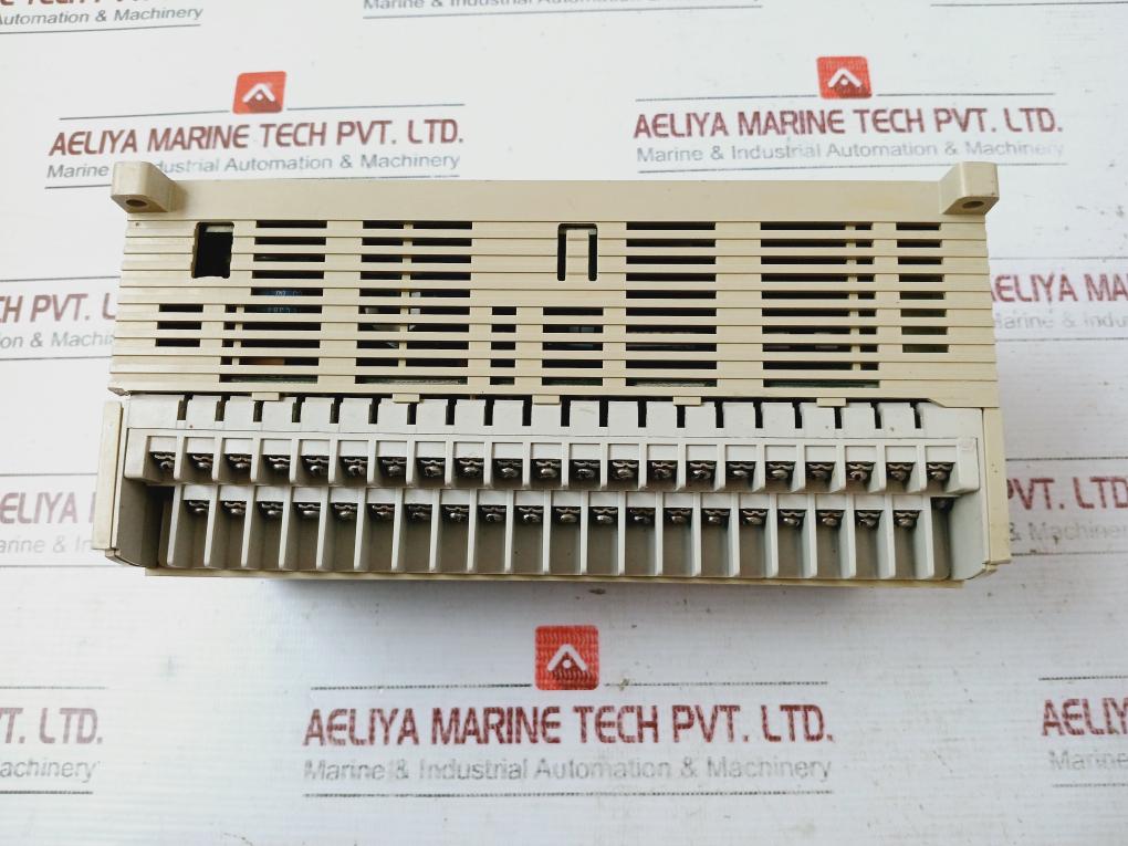 Omron Cpm2A-60Cdr-a Programmable Controller Sysmac 100-240Vac