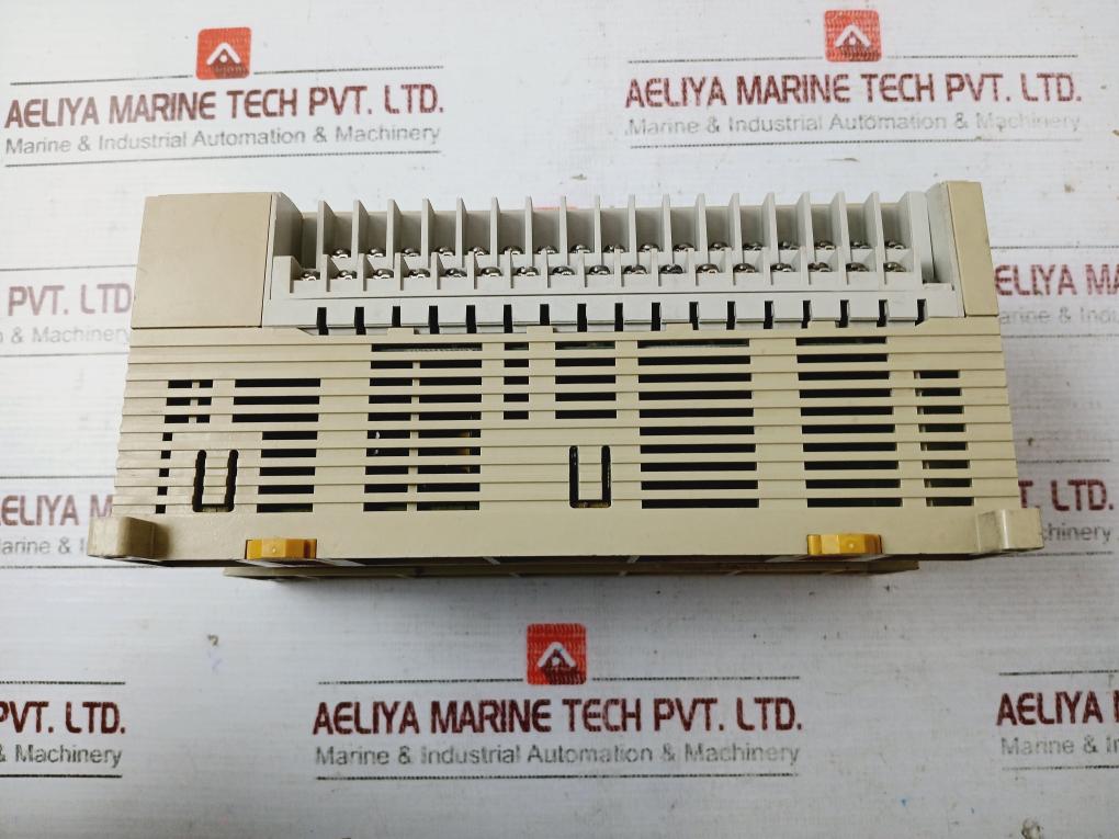 Omron Cpm2A-60Cdr-a Programmable Controller Sysmac 100-240Vac