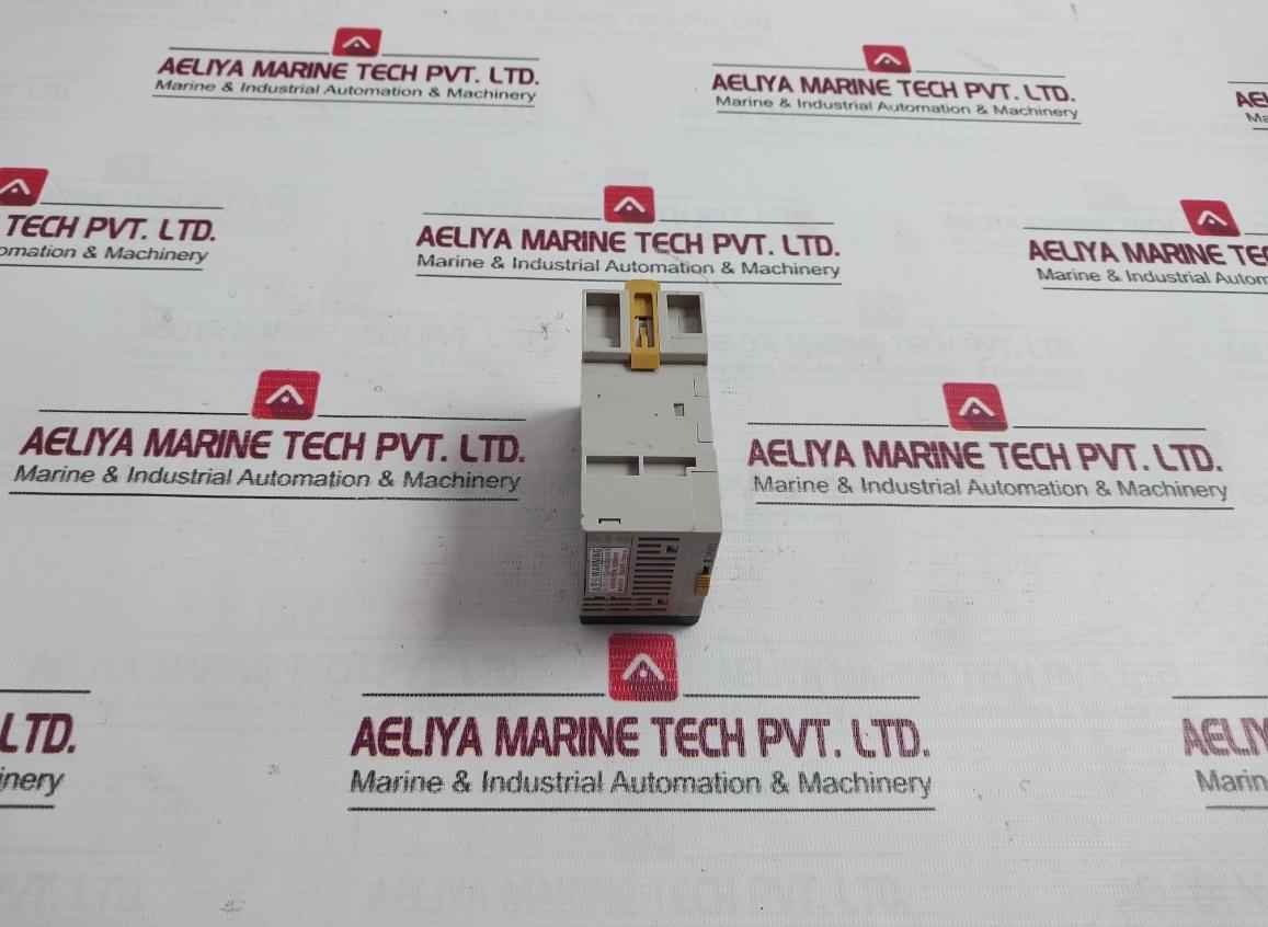 Omron Cpm2C-s110C Plc Programmable Controller 24V Dc 5W 0.3A Max/P 1.2A Max/C